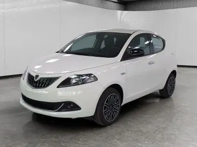 Usata Lancia Ypsilon Gold 70 CV (51 kW) 2023 Bianco Utilitaria