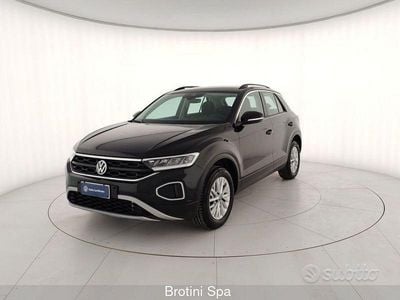 Grigio metallizzato Usata 2024 VW T-Roc Life SUV | 26.500 € (Buon prezzo)