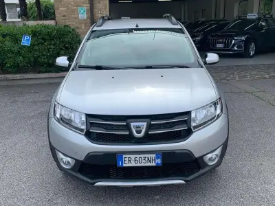 Usata Dacia Sandero Prestige 90 CV (66 kW) 2013 Argento SUV