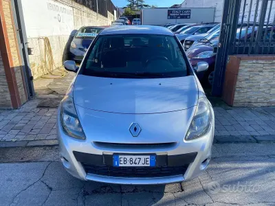 Usata Renault Clio II 75 CV (55 kW) 2010 Grigio Berlina