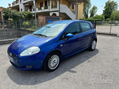 Usata Fiat Grande Punto 75 CV (55 kW) 2007 Bluazzurro Utilitaria