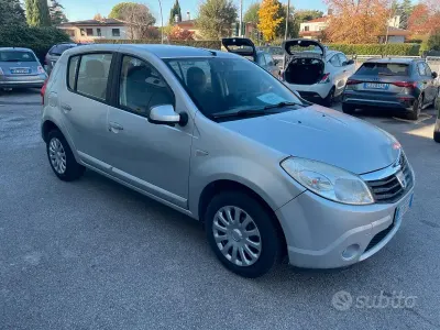 Usata Dacia Sandero 72 CV (52 kW) 2009 Grigio Berlina