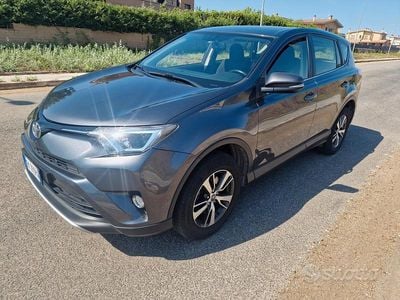 Usata Toyota RAV4 Business Edition 143 CV (105 kW) 2017 Marrone SUV