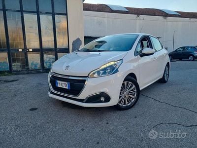 Usata Peugeot 208 Allure 81 CV (59 kW) 2017 Bianco Utilitaria
