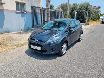 Usata Ford Fiesta 68 CV (50 kW) 2009 Grigio Berlina