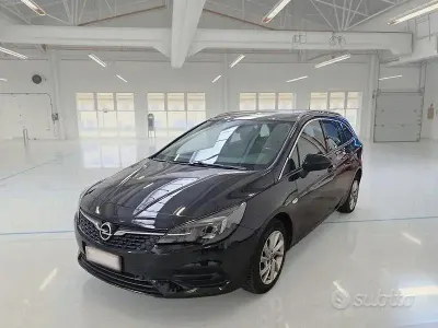 Usata Opel Astra Business Elegance 122 CV (89 kW) 2022 Nero Utilitaria