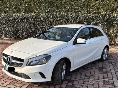 Usata Mercedes A180 109 CV (80 kW) 2016 Bianco Monovolume