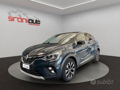 Usata Renault Captur Techno 160 CV (117 kW) 2022 Blu/azzurro SUV