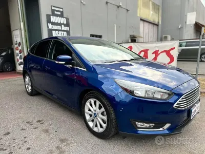 Usata Ford Focus Titanium 125 CV (91 kW) 2014 Blu Berlina
