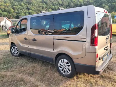 Usata Renault Trafic 140 CV (102 kW) 2016 Bronzo Monovolume