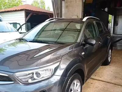 Używany Kia Stonic 110 KM (80 kW) 2018 Szary SUV