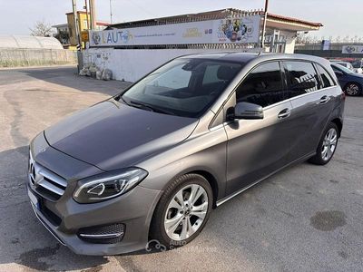 Begagnad Mercedes B220 170 HK (125 kW) 2019 Grå Minibuss