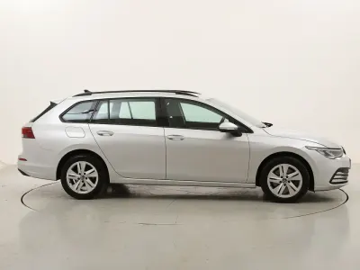 Usata VW Golf VIII Life 116 CV (85 kW) 2021 Argentoargento Station wagon