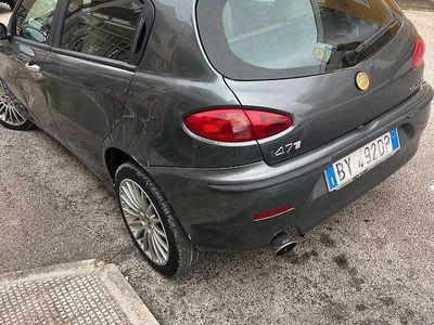 Usata Alfa Romeo 147 116 CV (85 kW) 2003 Grigio Utilitaria