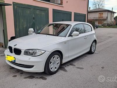 Usata BMW 118 143 CV (105 kW) 2010 Bianco Utilitaria