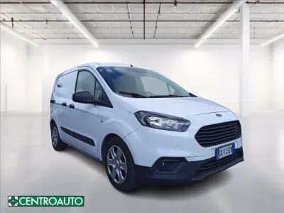 Usata Ford Transit Courier Trend 101 CV (74 kW) 2022 Bianco pastello Furgone