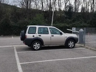 Usata Land Rover Freelander 111 CV (81 kW) 2001 Grigio SUV