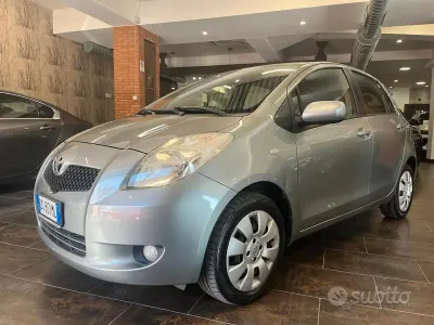 Second-hand Toyota Yaris Sol 69 CP (50 kW) 2007 Gri Hatchback