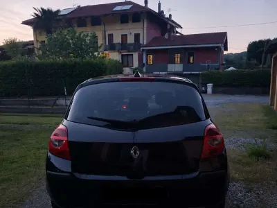 Usado Renault Clio II LE 75 CV (55 kW) 2009 Berlina