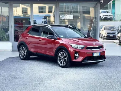 Usata Kia Stonic 120 CV (88 kW) 2018 Rosso SUV