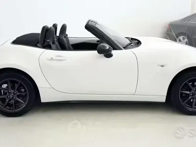Usata Mazda MX5 132 CV (97 kW) 2023 Bianco Cabrio