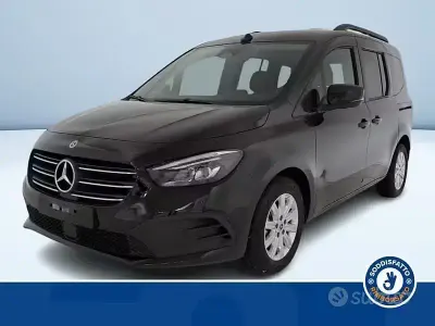 Usado Mercedes T180 116 CV (85 kW) 2025 Negro Monovolumen