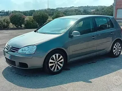 Usata VW Golf VI Comfortline 102 CV (75 kW) 2008 Grigio Utilitaria