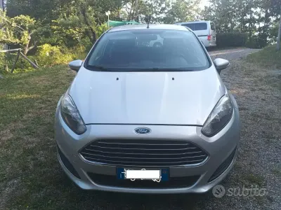 Usata Ford Fiesta 80 CV (58 kW) 2013 Grigio Berlina