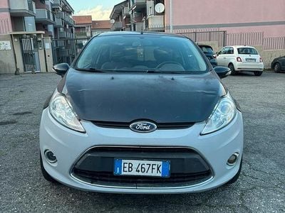 Usata Ford Fiesta Titanium 97 CV (71 kW) 2010 Nero Utilitaria
