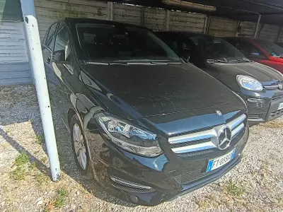 Usata Mercedes B180 Premium 109 CV (80 kW) 2017 Nero Utilitaria