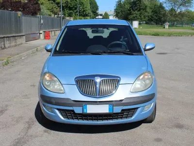 Usata Lancia Ypsilon 60 CV (44 kW) 2004 Blu/azzurro Utilitaria