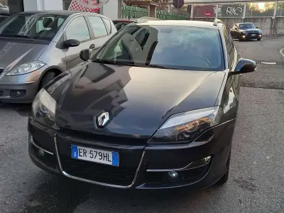 Usata Renault Laguna III 150 CV (110 kW) 2013 Verde Station wagon