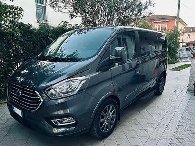 Usata Ford Tourneo 136 CV (100 kW) 2022 Grigio Monovolume
