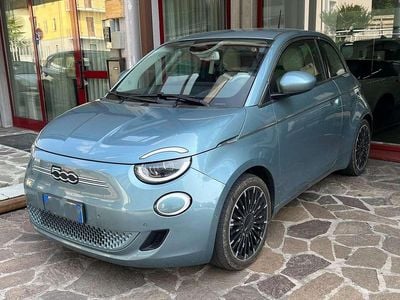 Usata Fiat 500e La Prima 42 kW (58 CV) 2021 Glacier blue metallizzato Utilitaria