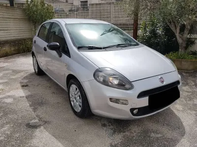 Usata Fiat Punto Lounge 75 CV (55 kW) 2013 Argento Utilitaria