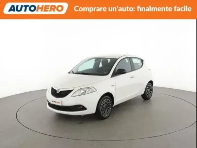 Usata Lancia Ypsilon Gold 69 CV (50 kW) 2019 Bianco Utilitaria