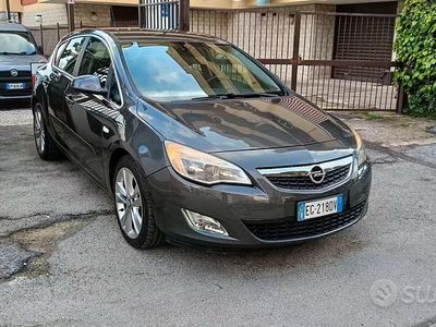 Usata Opel Astra Cosmo 110 CV (80 kW) 2010 Gray Berlina