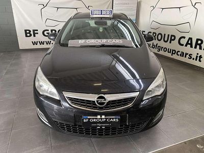 Usata Opel Astra Cosmo 110 CV (80 kW) 2011 Nera Station wagon