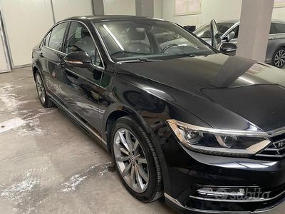 Usata VW Passat R-line 150 CV (110 kW) 2019 Nero Berlina