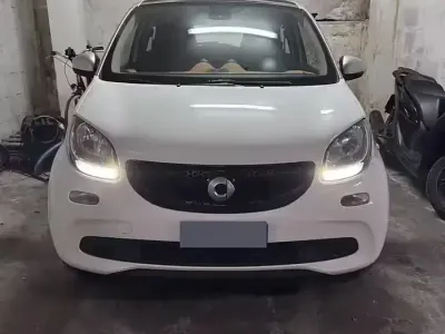 Usata Smart ForFour 71 CV (52 kW) 2015 Bianco Utilitaria