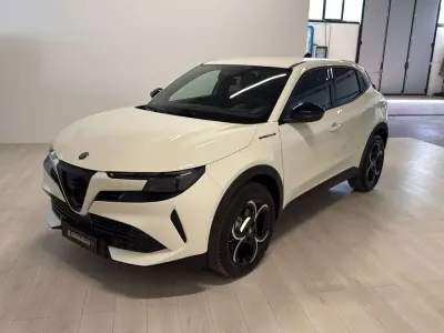 Nieuw Alfa Romeo GT Junior Edizione Speciale 145 PK (106 kW) 2025 Wit SUV