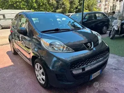 Usata Peugeot 107 68 CV (50 kW) 2010 Nero Utilitaria