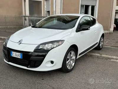 Usata Renault Mégane Coupé 131 CV (96 kW) 2011 Bianco Coupé