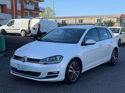 Bianco metallizzato Usata 2013 VW Golf VII Highline Berlina | 8850 € (Buon prezzo)