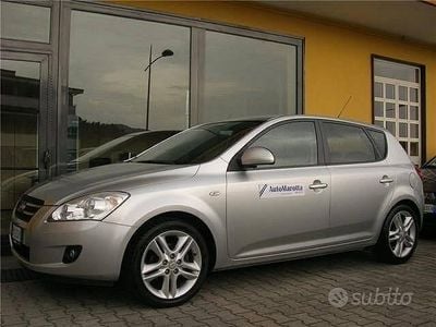 Begagnad Kia Ceed EX 2008 Grå Halvkombi