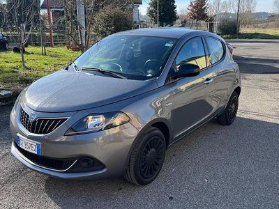 Usata Lancia Ypsilon Gold 69 CV (50 kW) 2021 Grigio Utilitaria