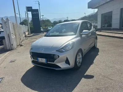 Usata Hyundai i10 Advanced 67 CV (49 kW) 2020 Lunar silver Utilitaria