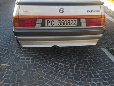 Usata Alfa Romeo 75 165 CV (121 kW) 1986 Grigio Berlina
