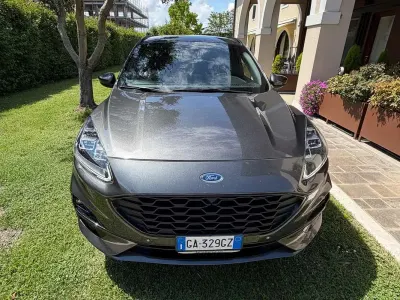 Usata Ford Kuga Titanium 152 CV (111 kW) 2020 Grigio SUV