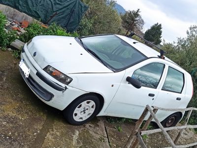 Bianco Usata 2001 Fiat Punto Utilitaria | 800 €